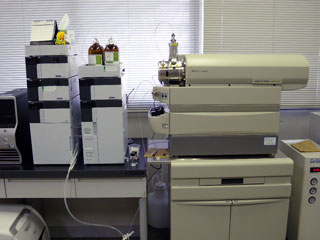 写真:液体クロマトグラフ/タンデム質量分析装置(LC/MS/MS)写真